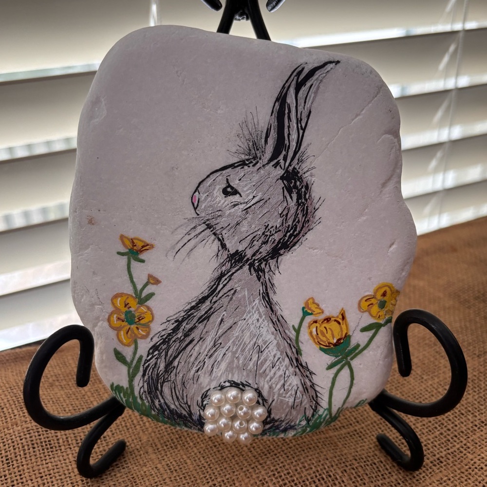 🆕 Hand-Painted Rabbit Stone Decor